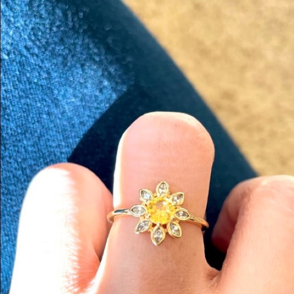 Gold flower ring